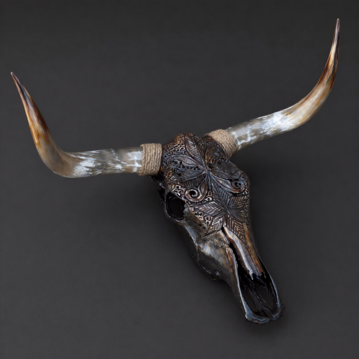 The Horizon artisanal carved cattle skull – product view 3