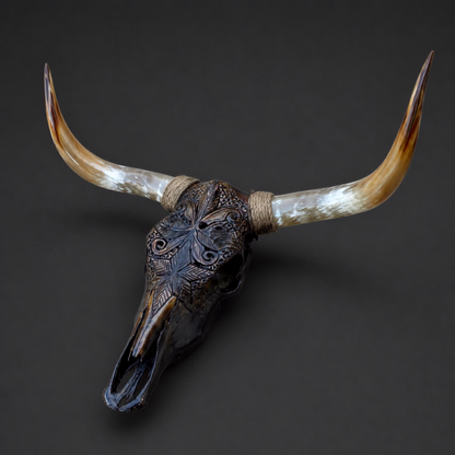The Horizon artisanal carved cattle skull – product view 4